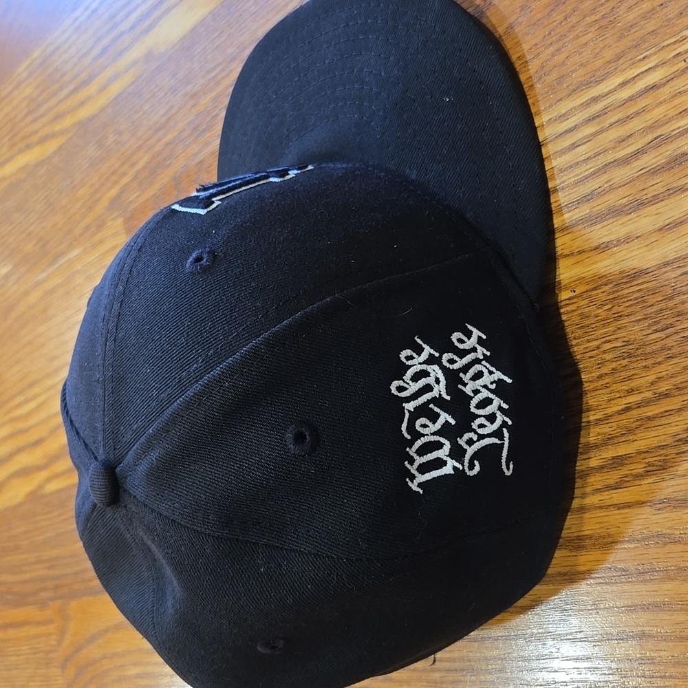 Black Baseball Cap LA - Picture 4 of 10